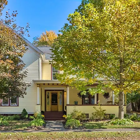 Downtown Spacious Family Oasis